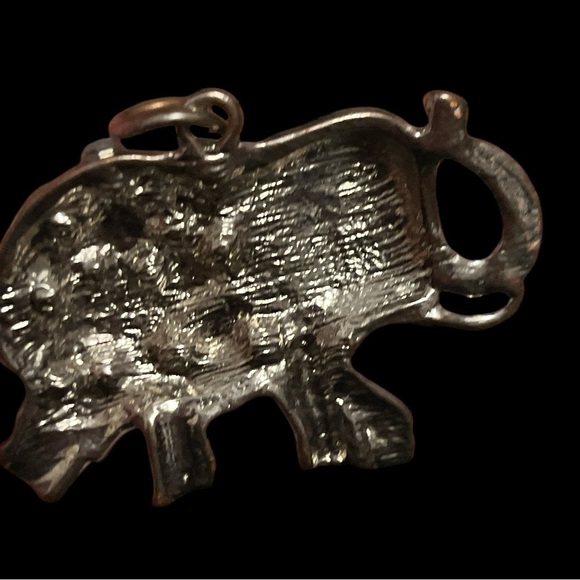 Vintage Elephant Pendant Silvertone - Picture 3 of 3